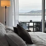 Апартаменты Aquavista - Lakeview With Pool