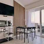 Апартаменты Aquavista - Lakeview With Pool