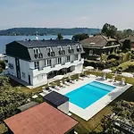 Aquavista - Lakeview With Pool Апартаменты Дормеллетто