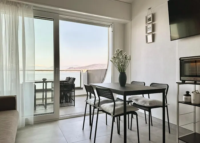 Aquavista - Lakeview With Pool Lejlighed *