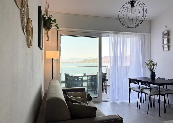 아파트 Aquavista - Lakeview With Pool 도멜레토