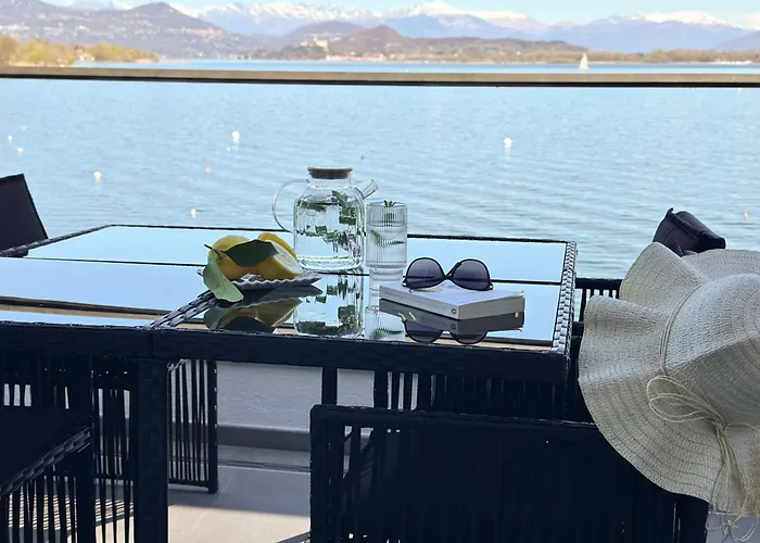 아파트 Aquavista - Lakeview With Pool 도멜레토