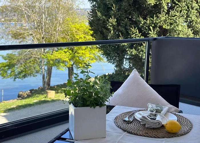 Aquavista - Lakeview With Pool 아파트