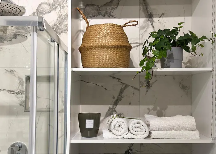 Aquavista - Lakeview With Pool 아파트 *