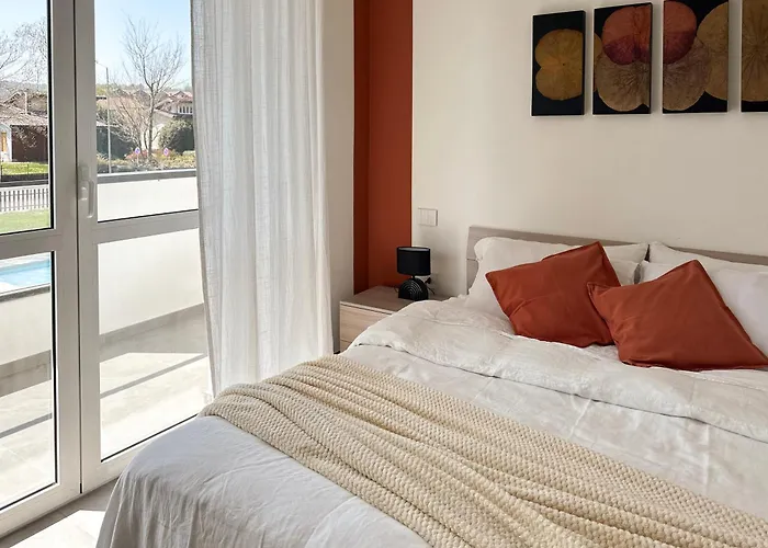 Aquavista - Lakeview With Pool 아파트